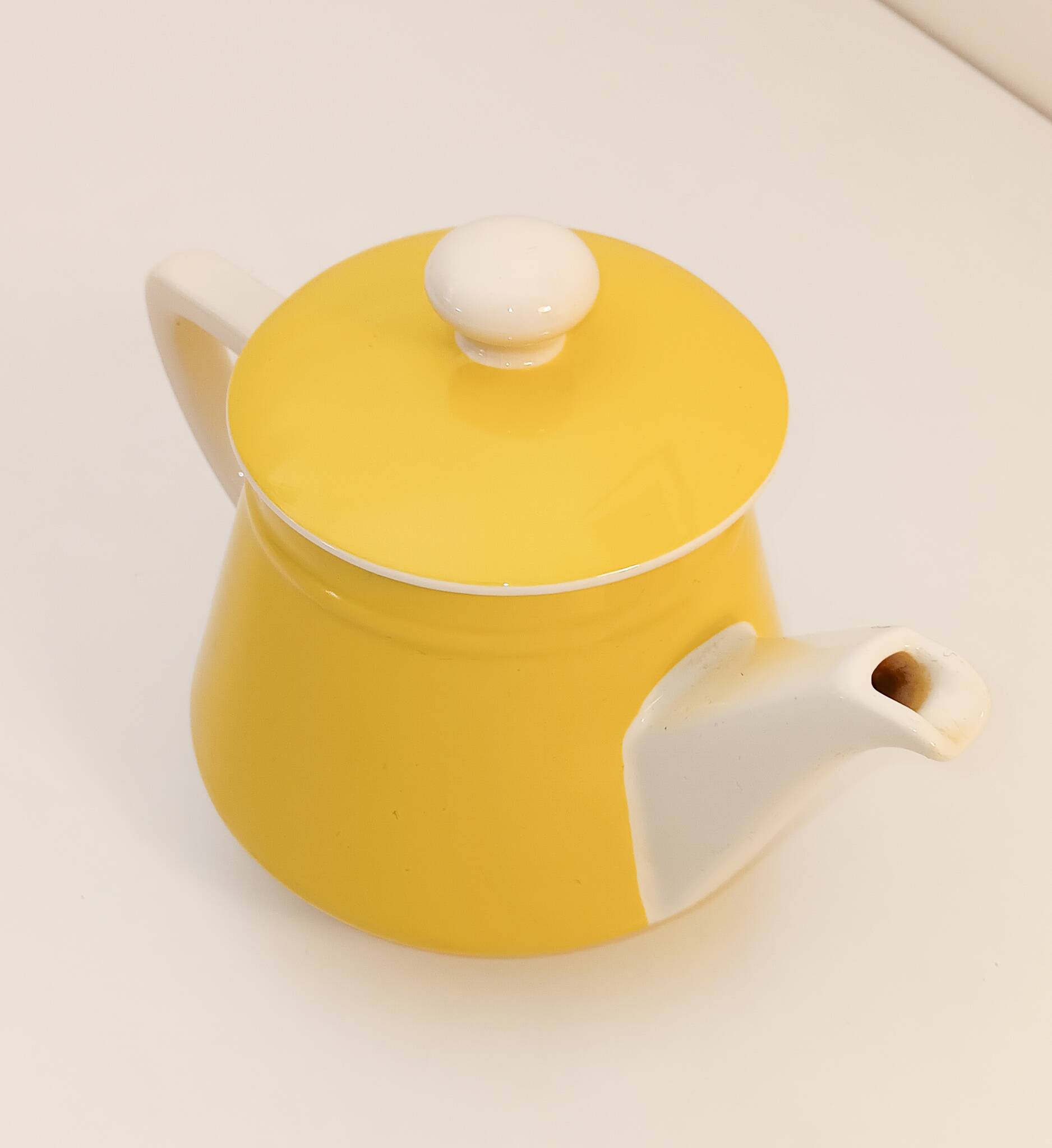Théière Villeroy & Boch en porcelaine jaune et blanche