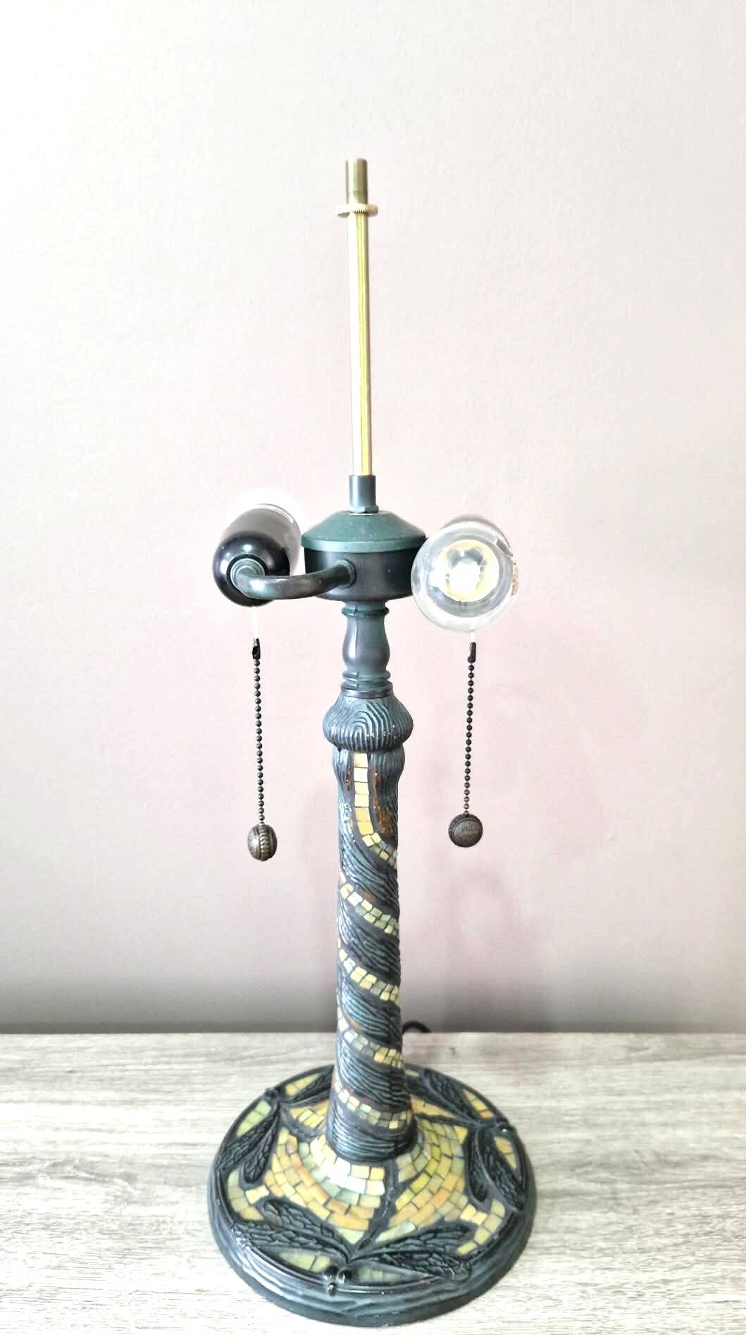 Tiffany style table lamp - Iconic "Dragonfly" model (Dragonflies)