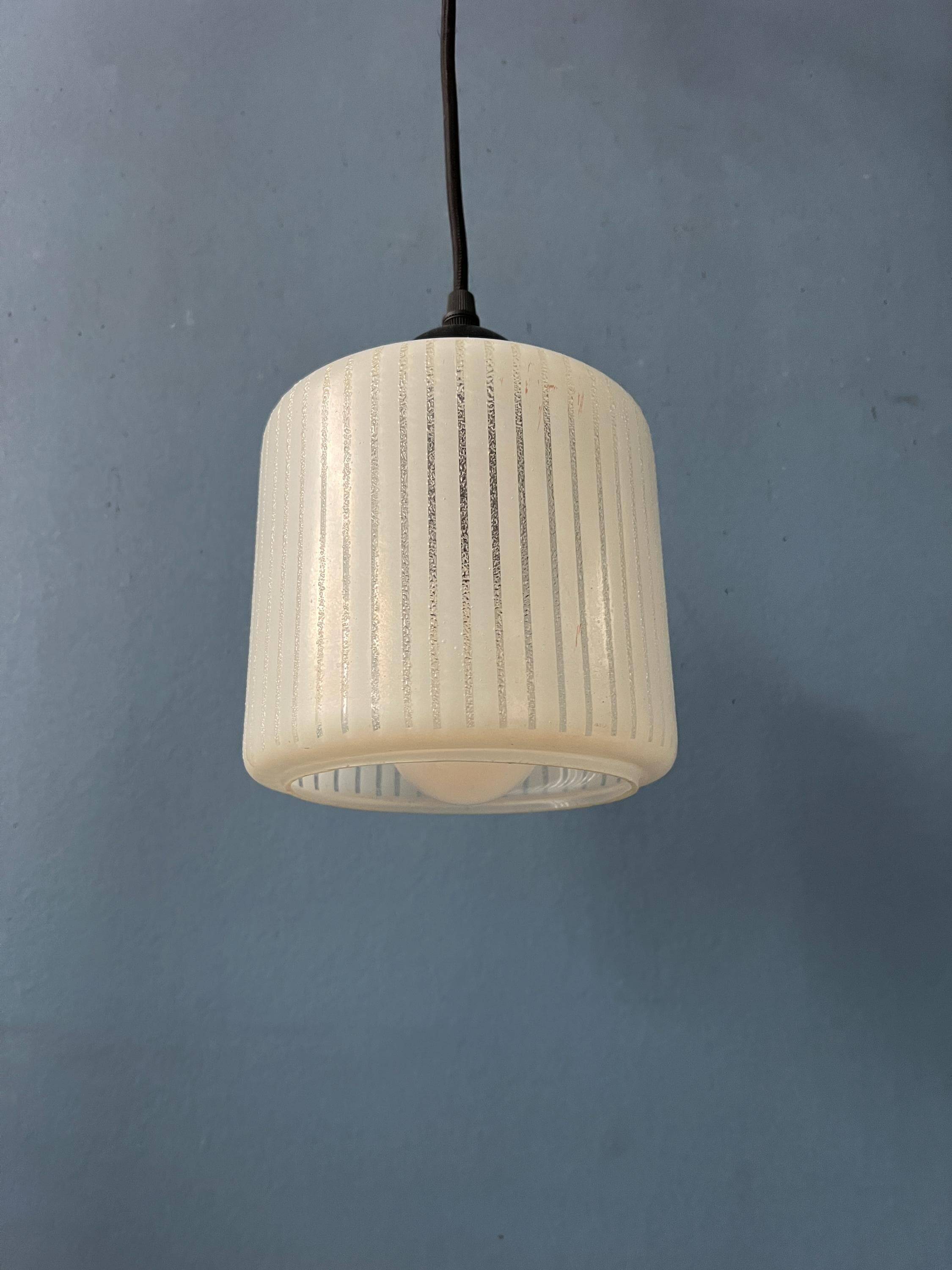 Suspension en verre en forme de « canette » rayée, Mid-Century
