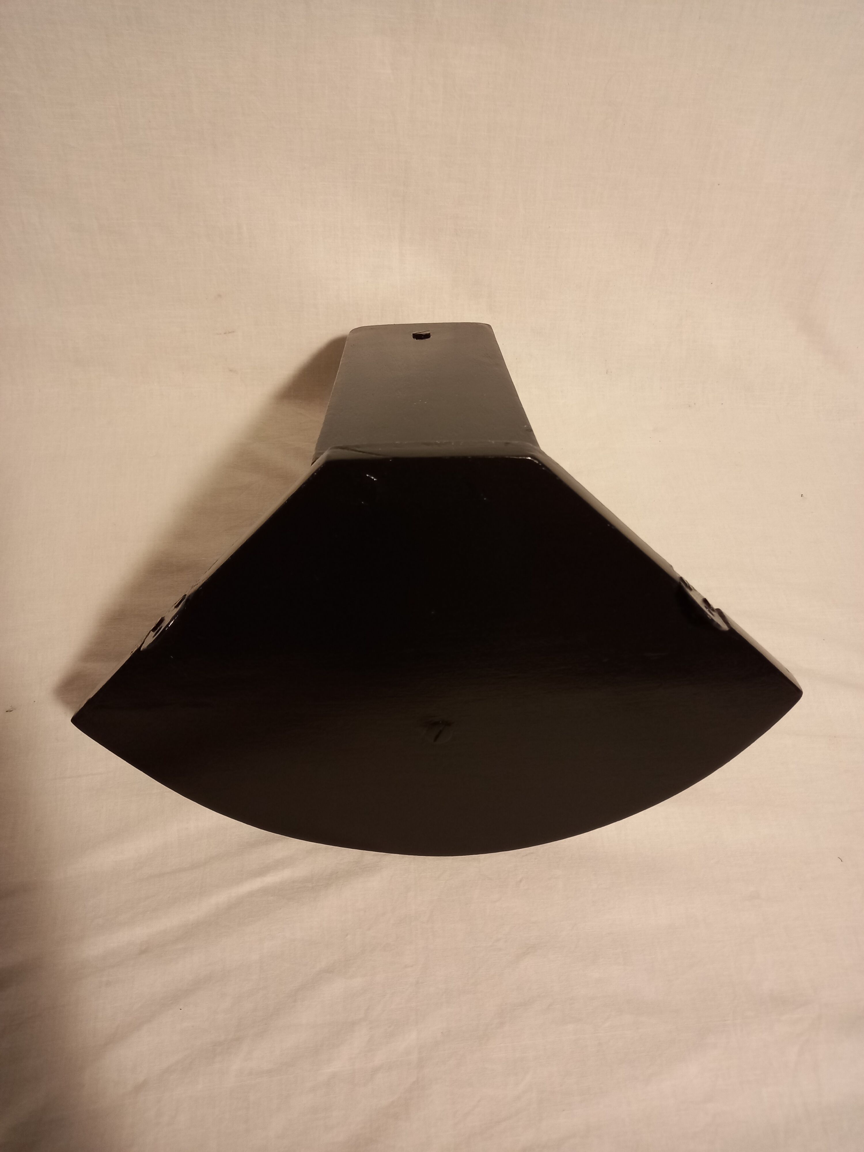 Corner wall lamp console with a golden cast iron djinn