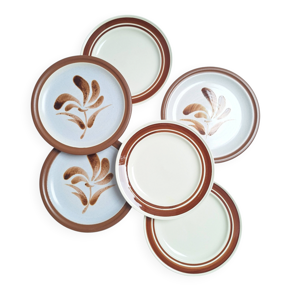 Assiette plates à fleurs marron années 1970