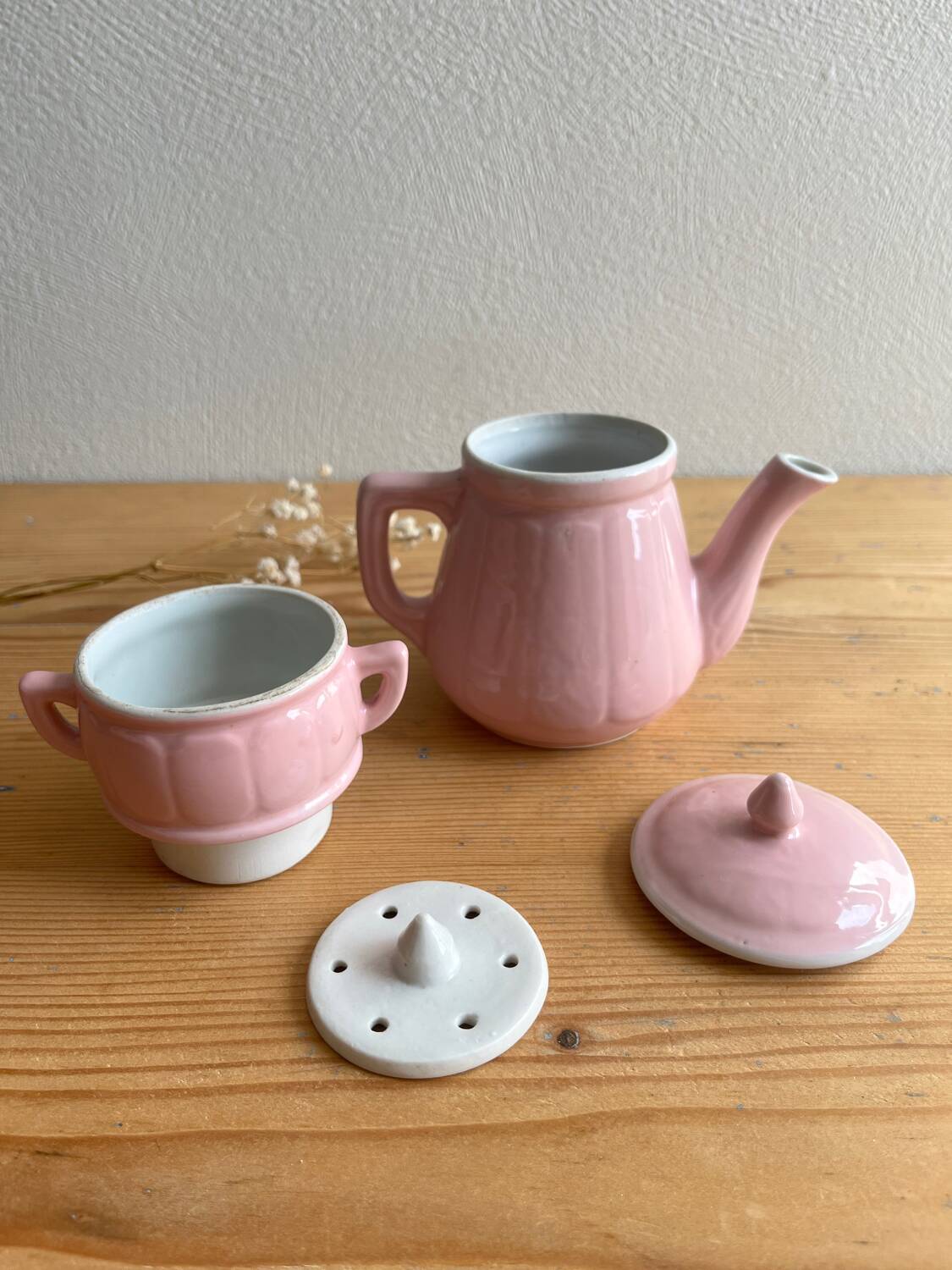 Old pink earthenware coffee pot Esprit Digoin Sarreguemines