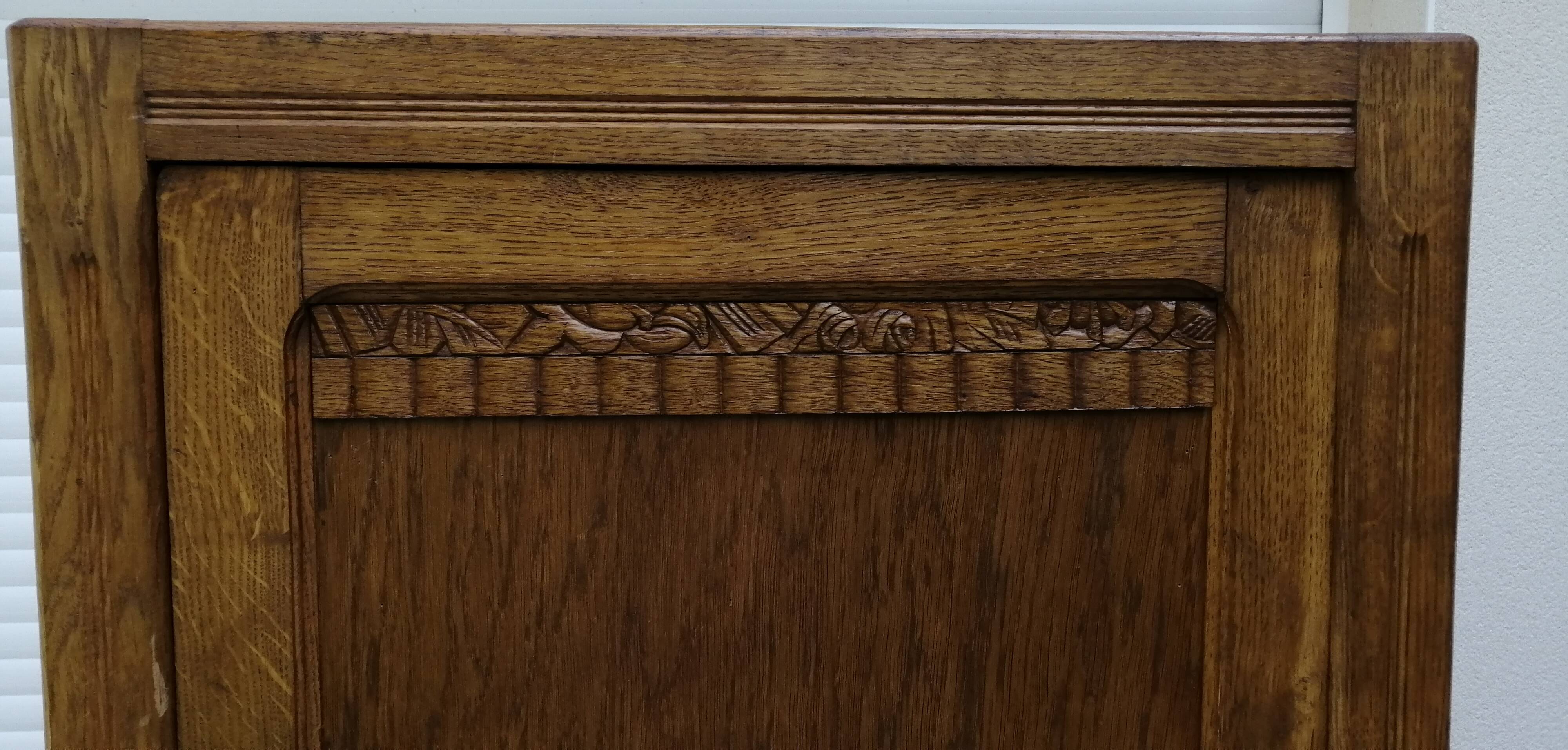 Asymmetrical cabinet