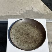 Plat en céramique vert indonésien D:26,5