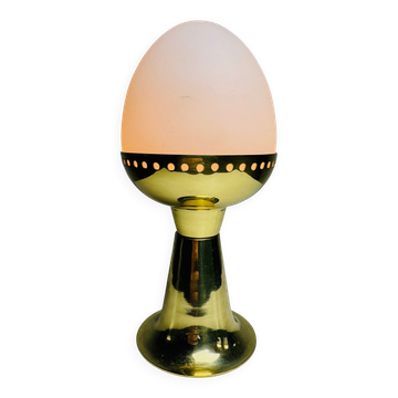 Lampe de table B-225/M en laiton et verre opale par Hans-Agne Jakobsson pour Markaryd Ab, Suède, années 1960.