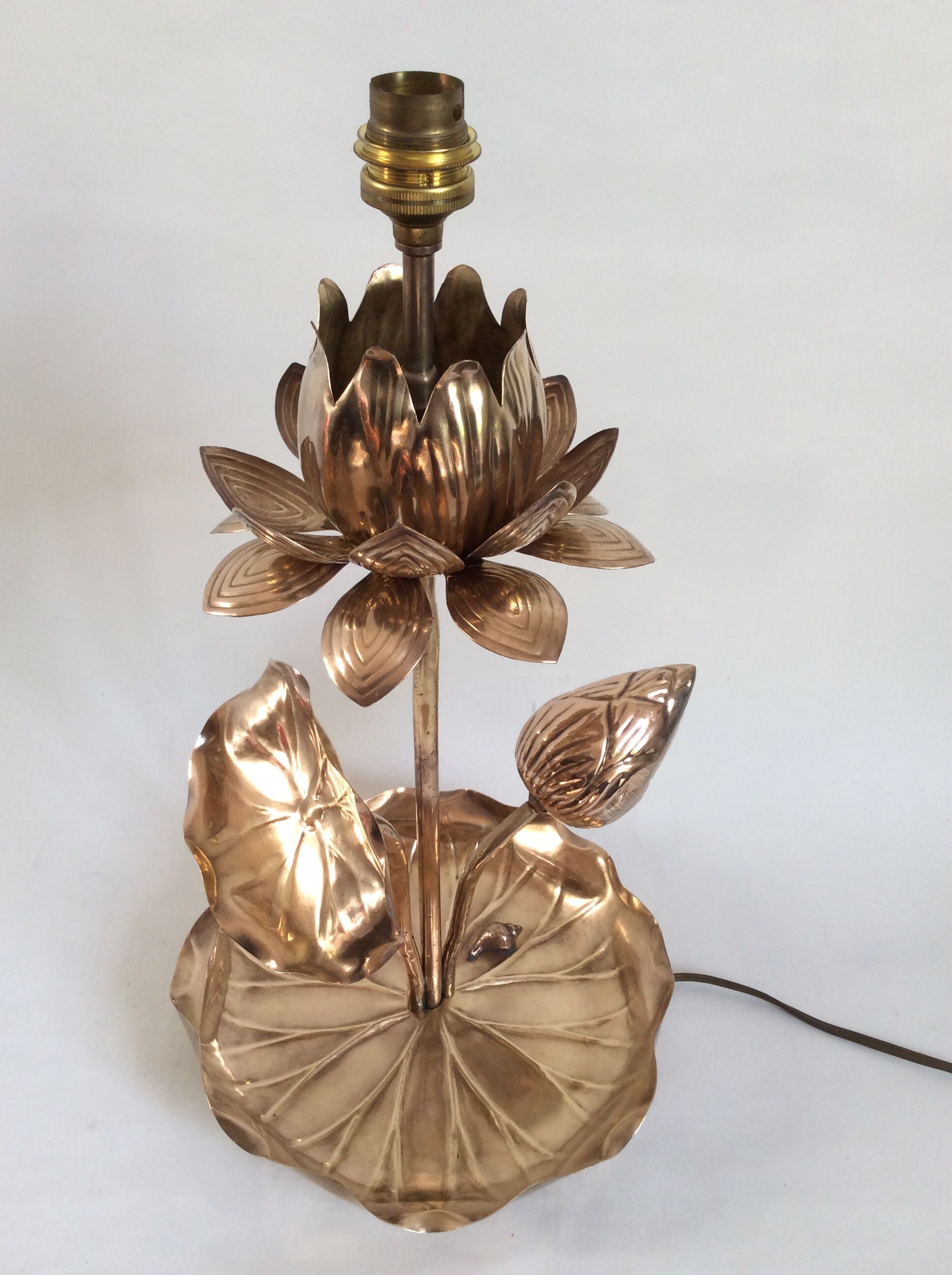 Hollywood Regency-style "lotus flower" lamp foot