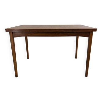 Scandinavian extendable teak dining table from the 50s/60s