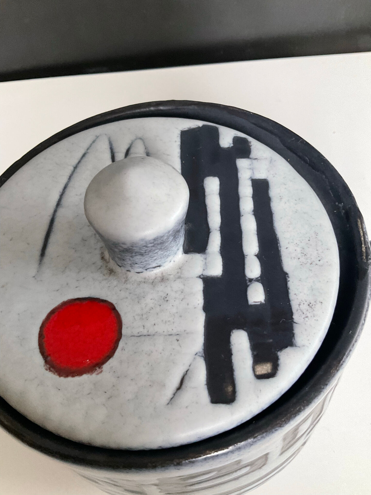 Vintage ceramic bonbonnière from Vallauris, signed.