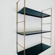 Etagère murale vintage modulable, metal et laiton circa 1960s
