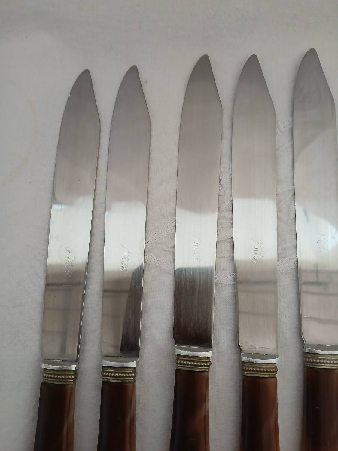 12 couteaux anciens en bakélite + inox