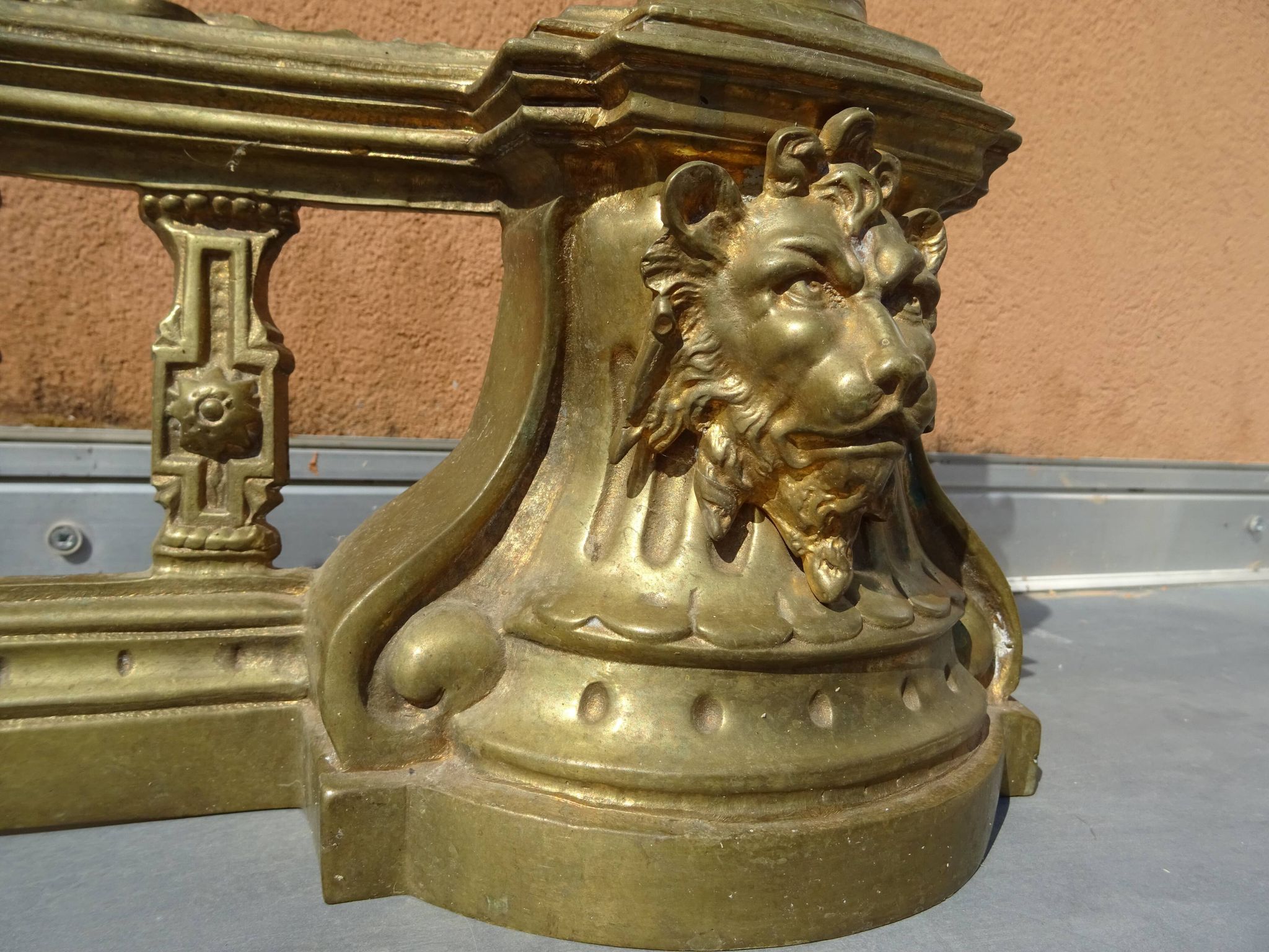 Ensemble de 3 pièces chenets et barre de cheminée en bronze xixème