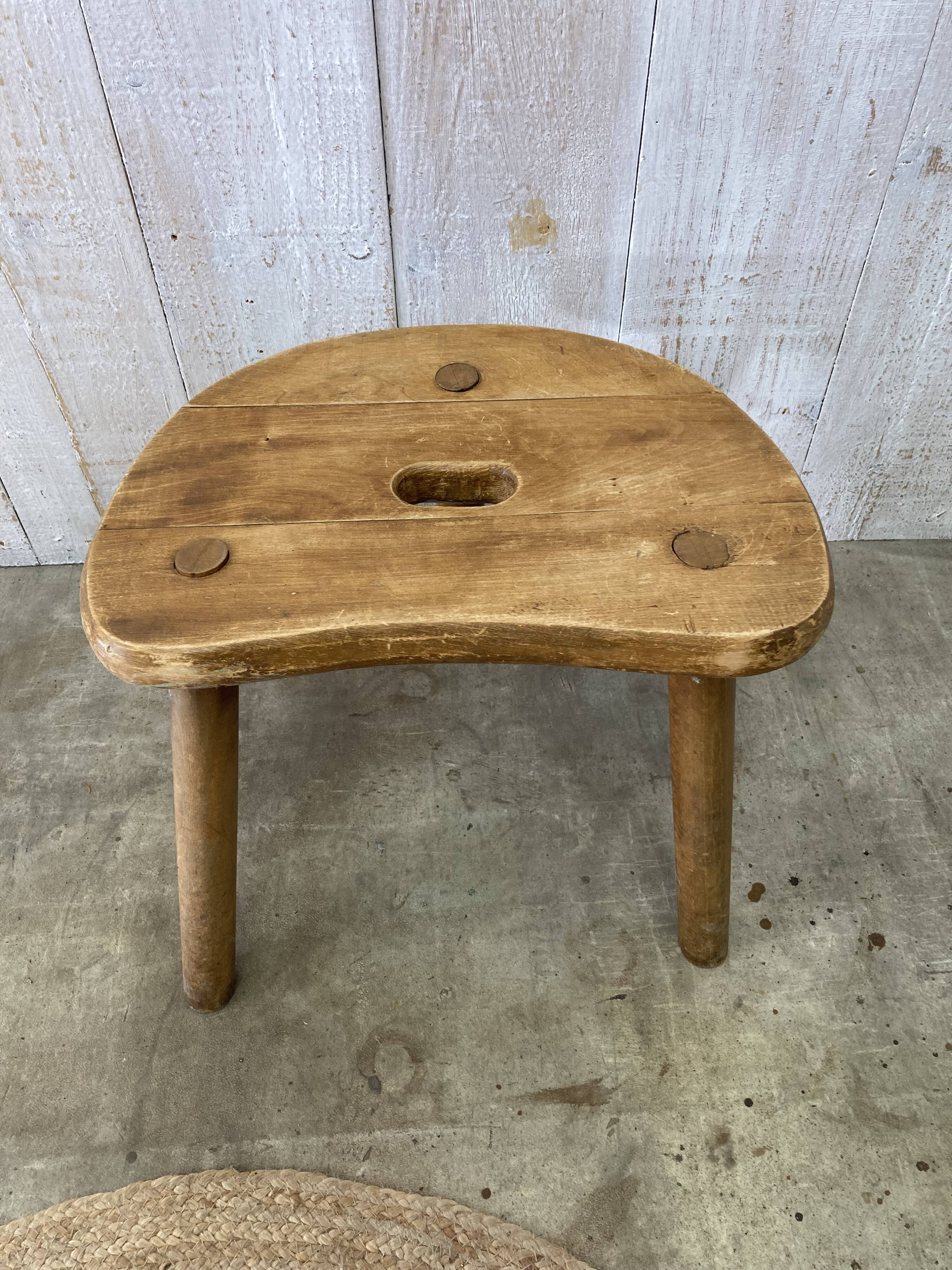 Tripod farm stool