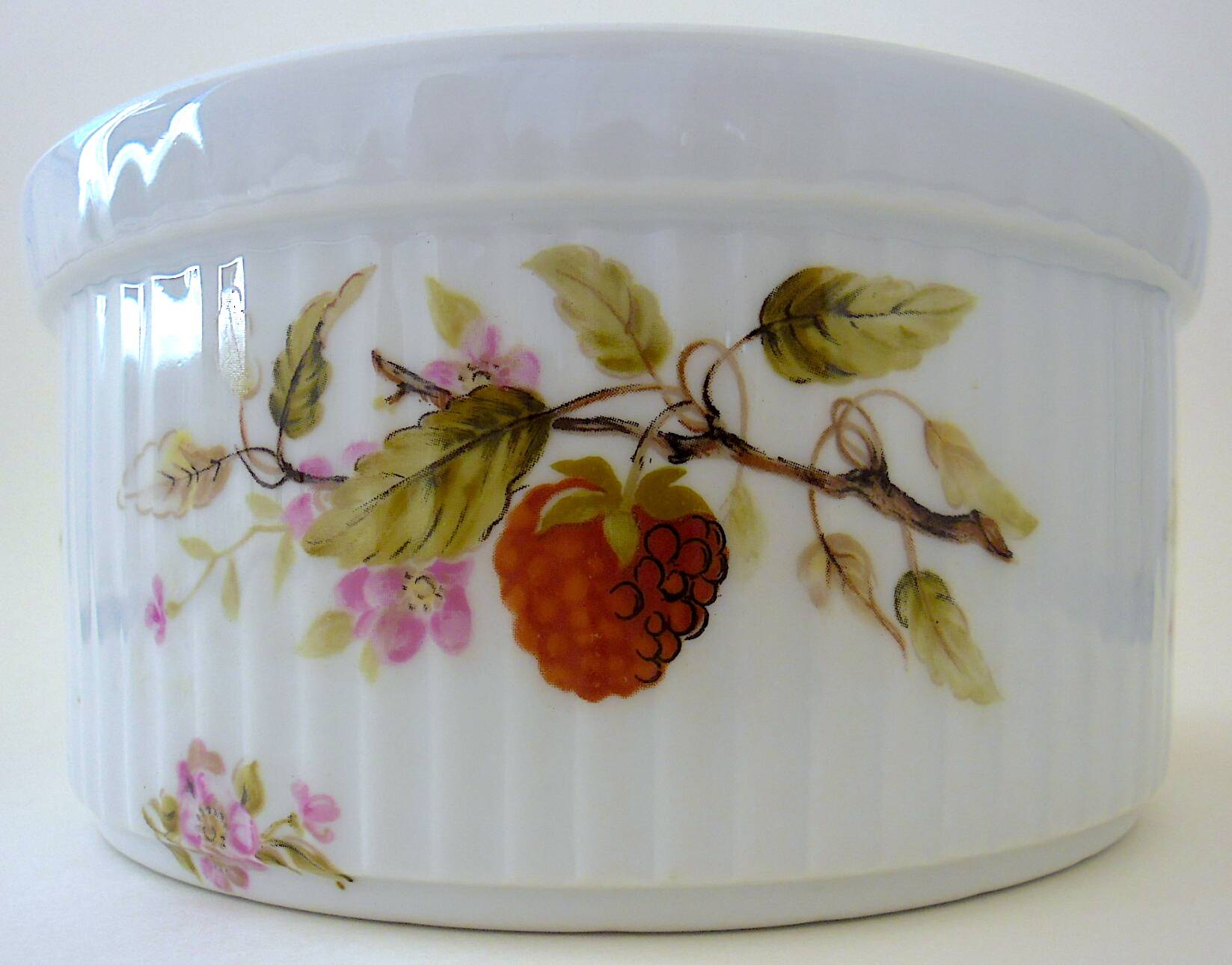 Moule à soufflé en porcelaine à décor fruitier