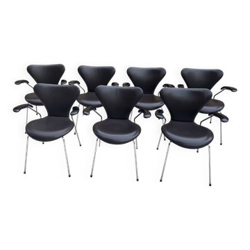 Chaises 3207 -Arne Jacobsen pour Fritz Hansen-Danemark