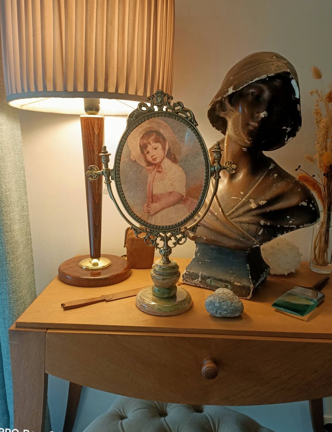 Adjustable photo frame