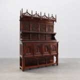 Rare grande armoire néogothique en chêne sculpté à la main du début du XIXe siècle