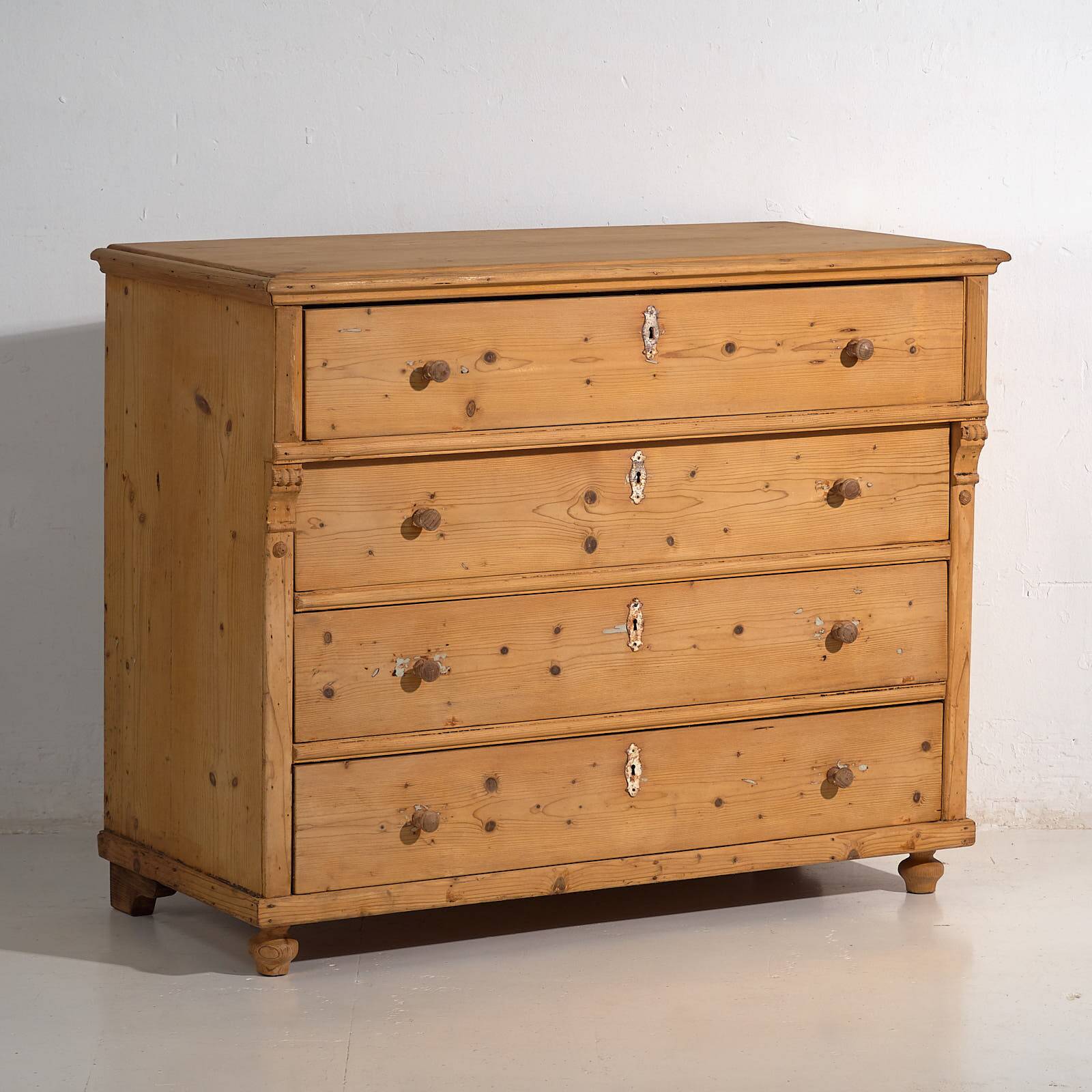 Antique Provençal-style chest of drawers (c.1920)