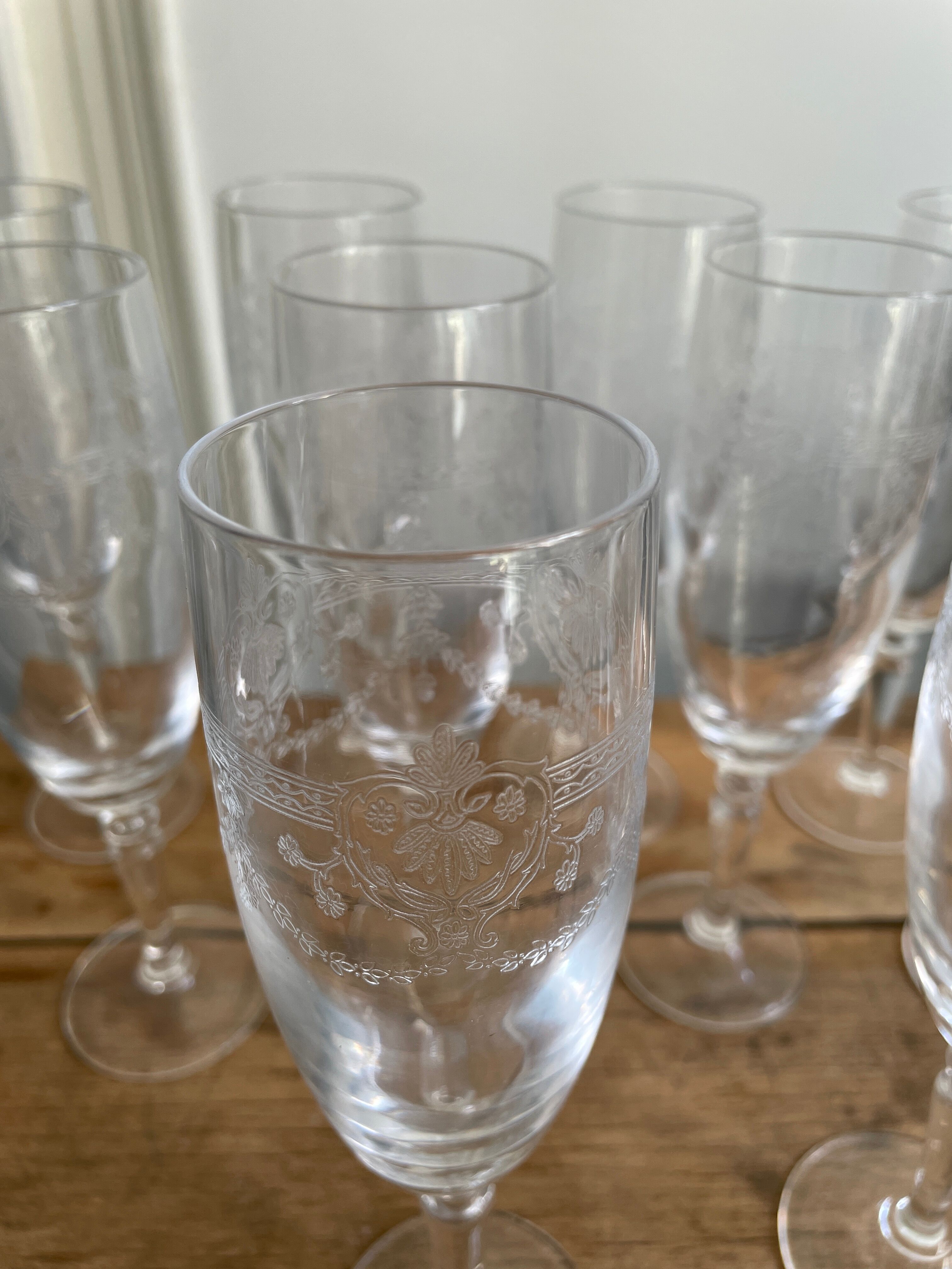 Set of 10 antique champagne glasses in engraved crystal