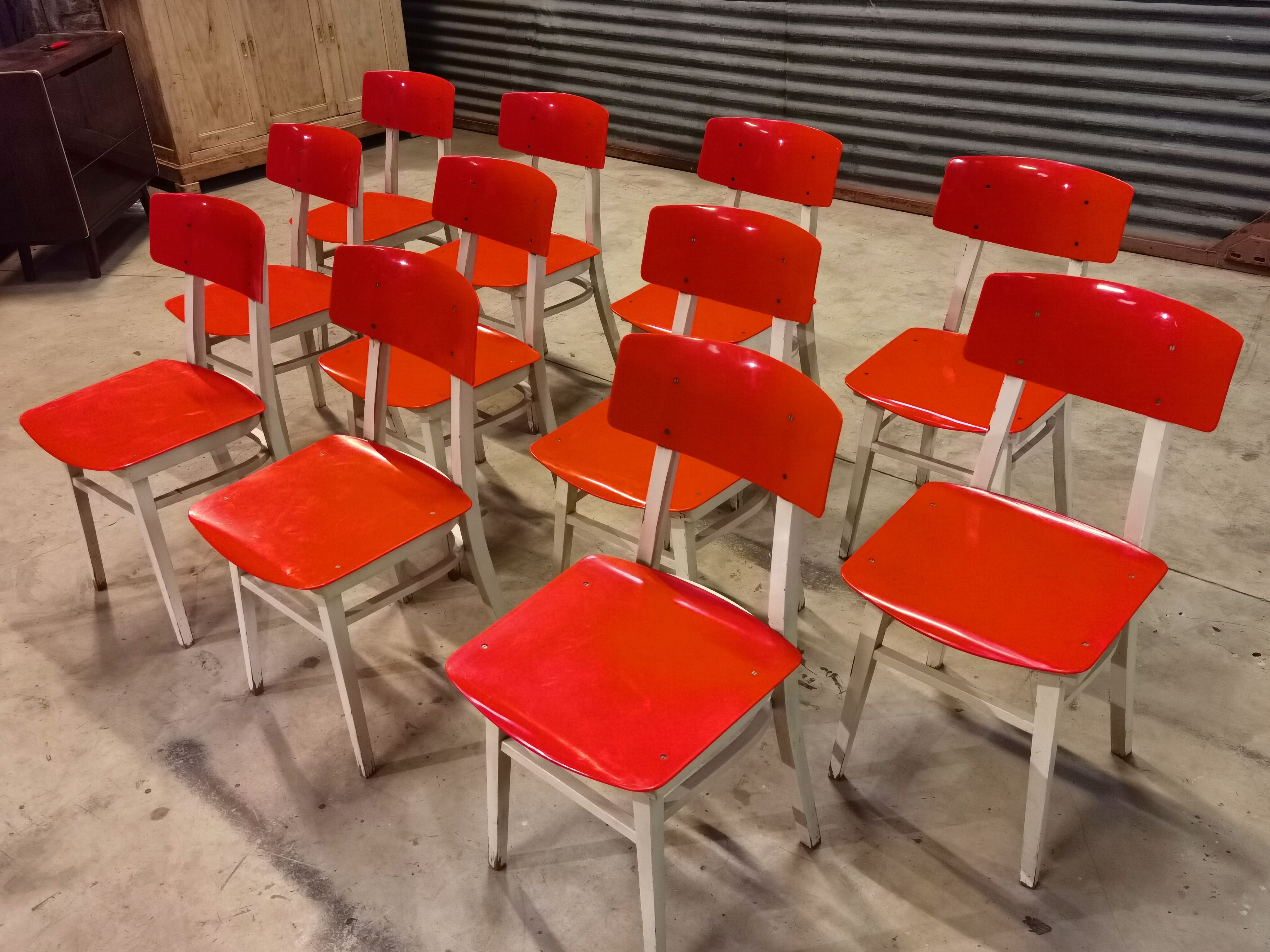 Lot de 11 chaises Ton