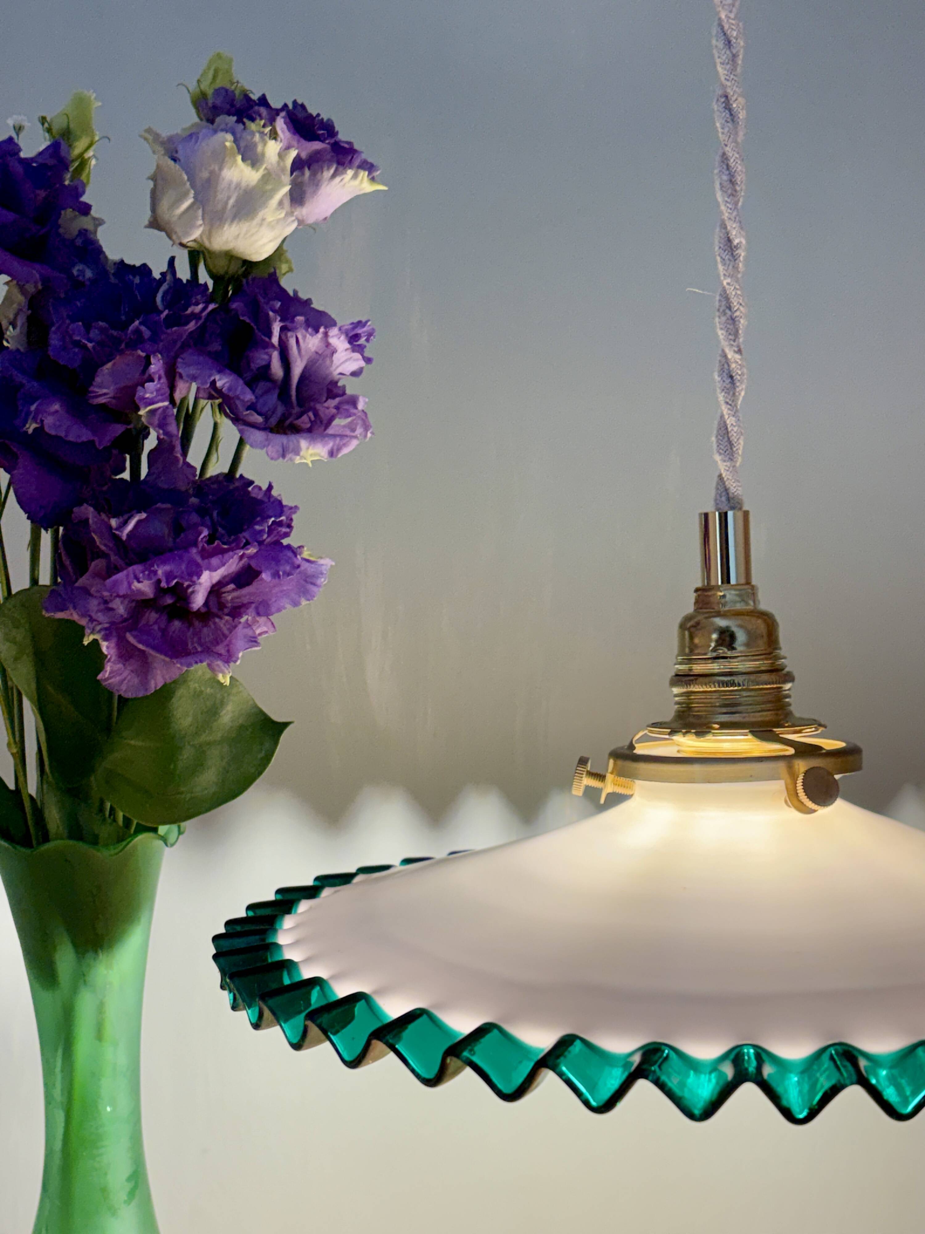 Suspension globe vintage en opaline bleue
