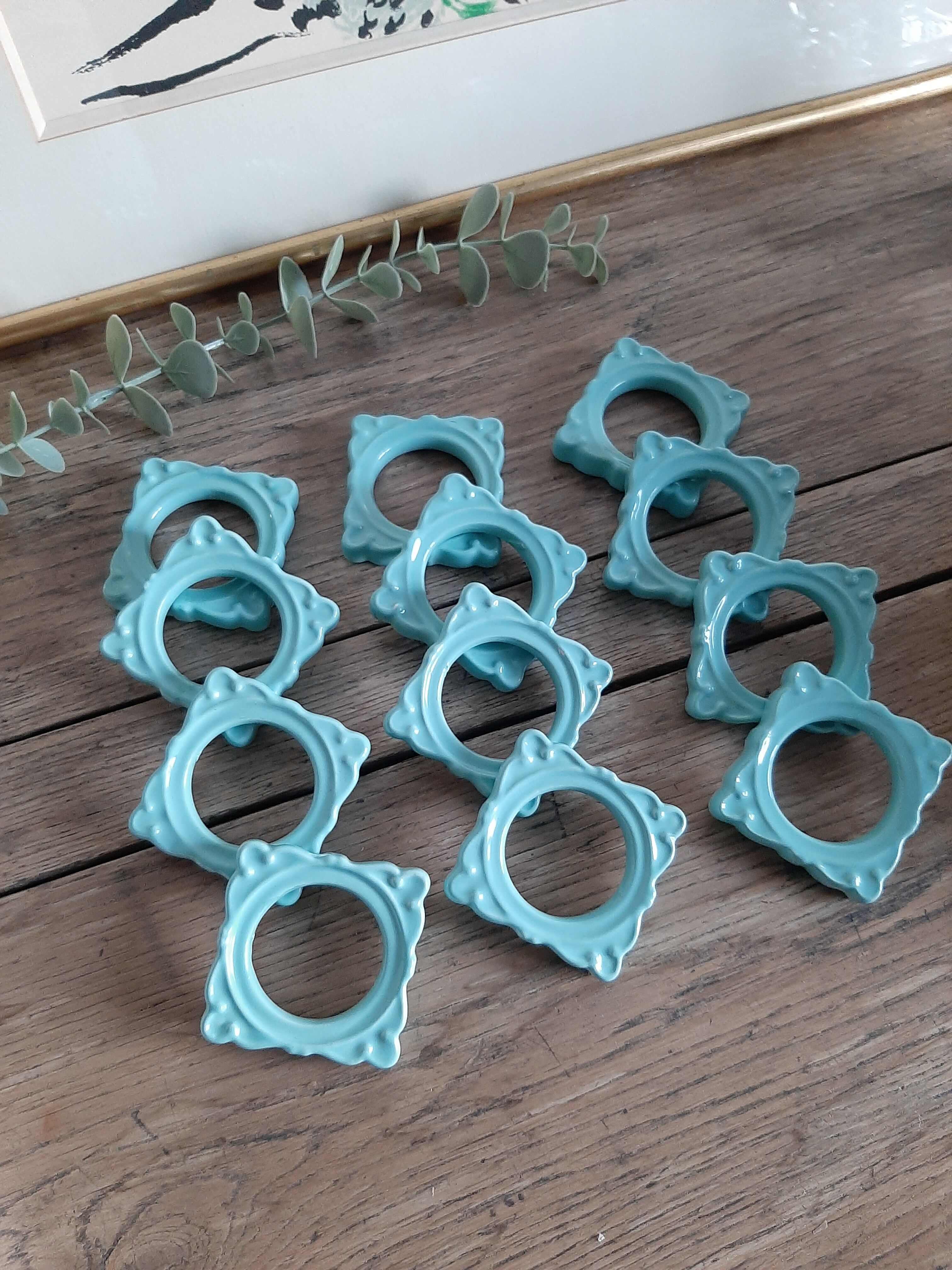 Lot 12 rounds of earthenware towels