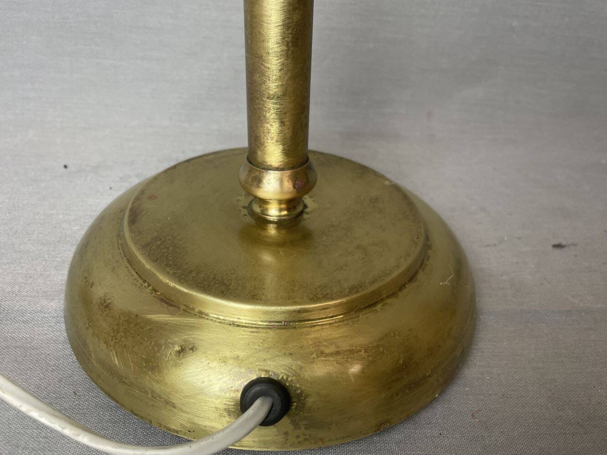 Lampe de table de bureau de banquier portugais en laiton 1940