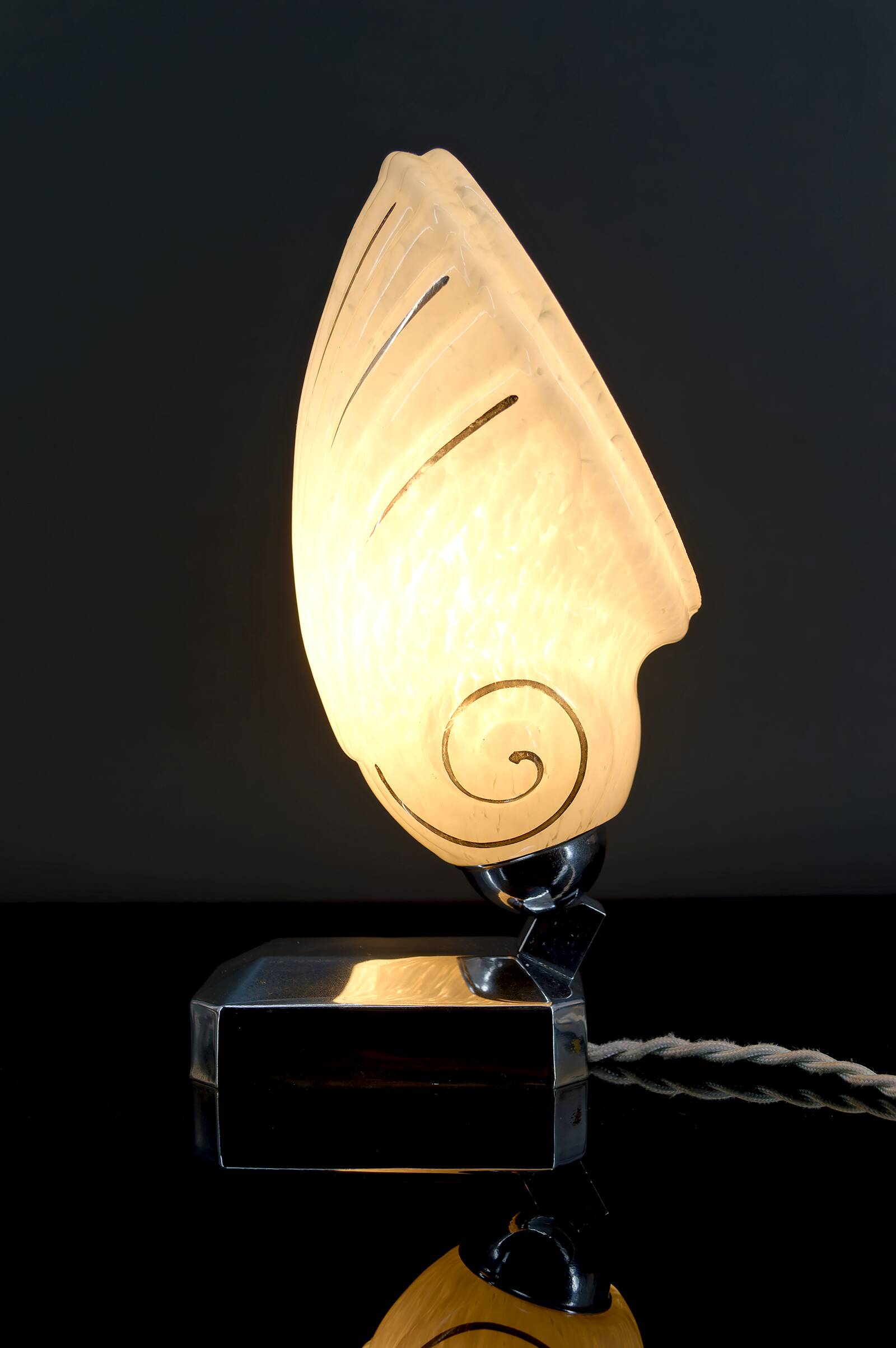 Modernist Art Deco "Coquillage" lamp, France, circa 1930