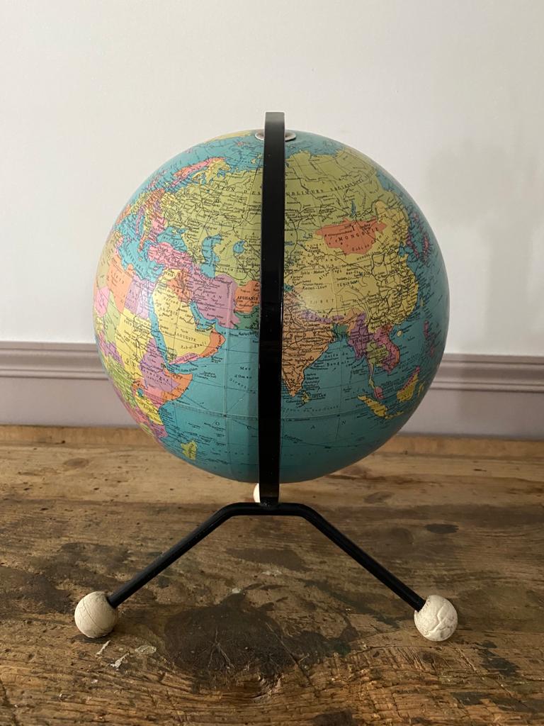 Globe-globe world map taride vintage tripode