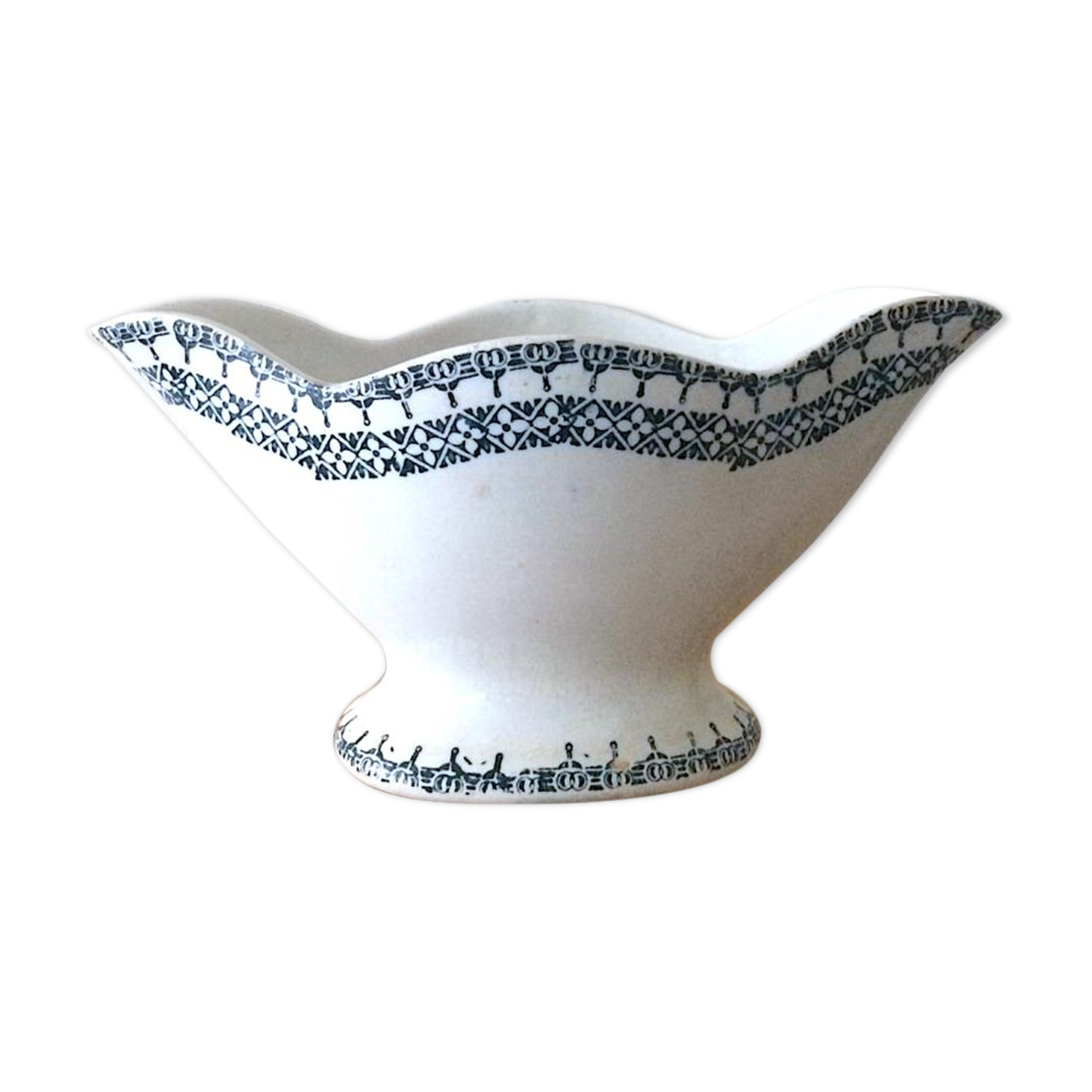 Gravy boat earthenware of Saint Amand iron earth