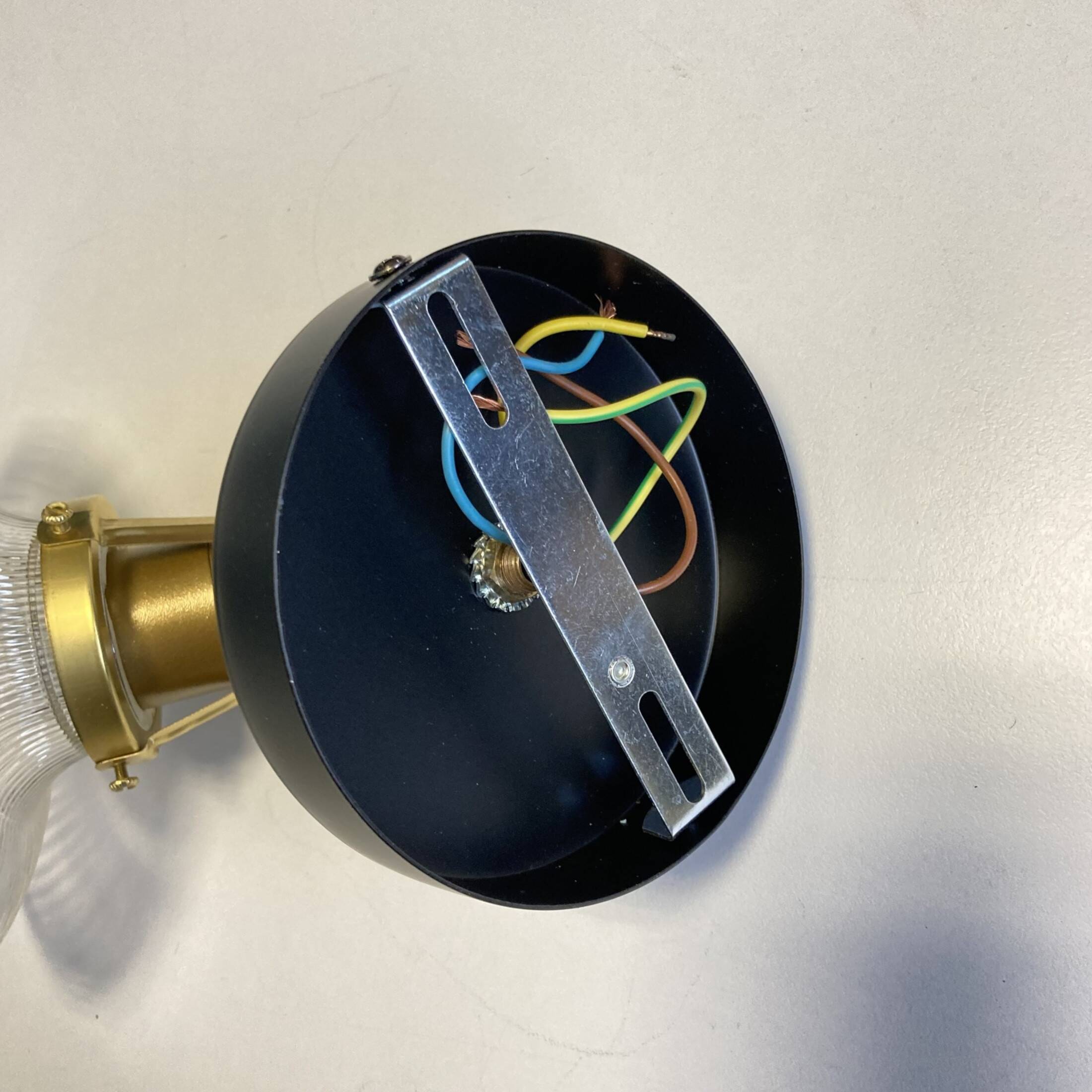 Small swan neck wall light in brass and prismatic glass vintage decoration