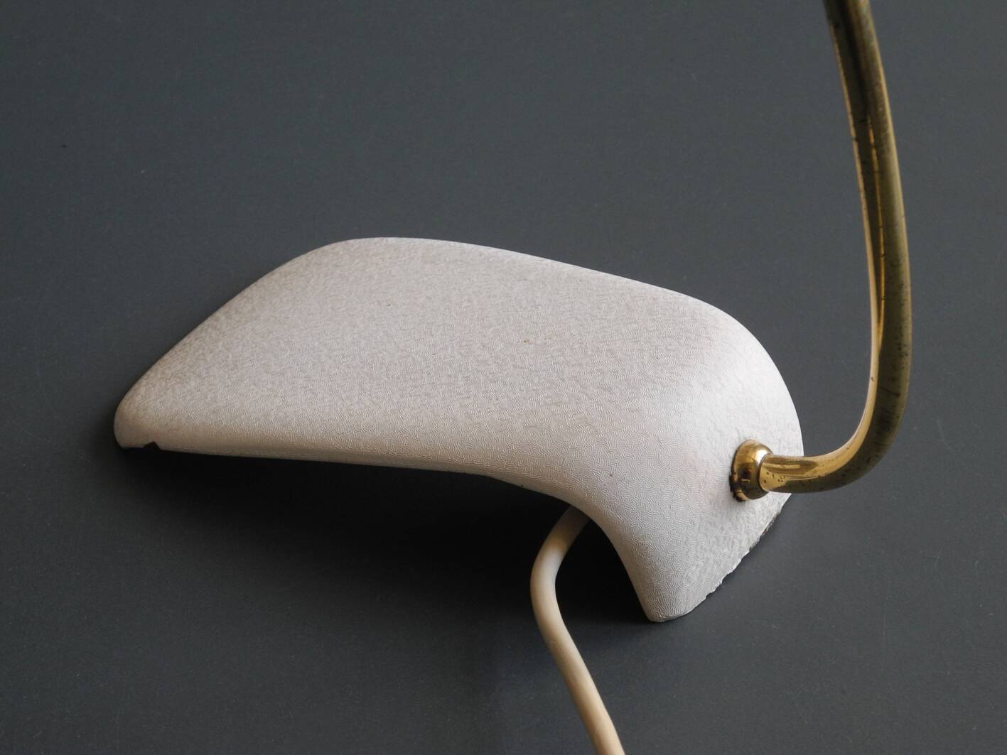 Cosack Mid Century table lamp with beige shrink paint and brass neck