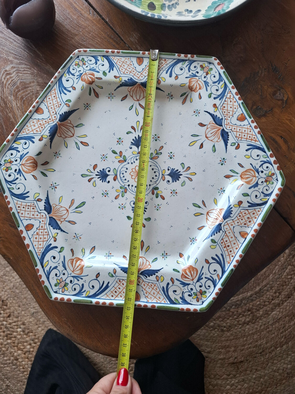 Ancient hexagonal plate in earthenware with polychrome floral decoration.