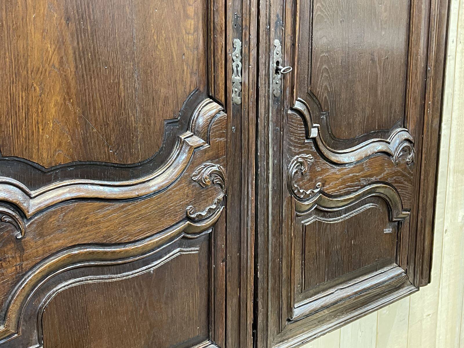 18th-century oak buffet facade