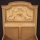 Paire de lits de style Louis XVI en bois laqué du XXe siècle