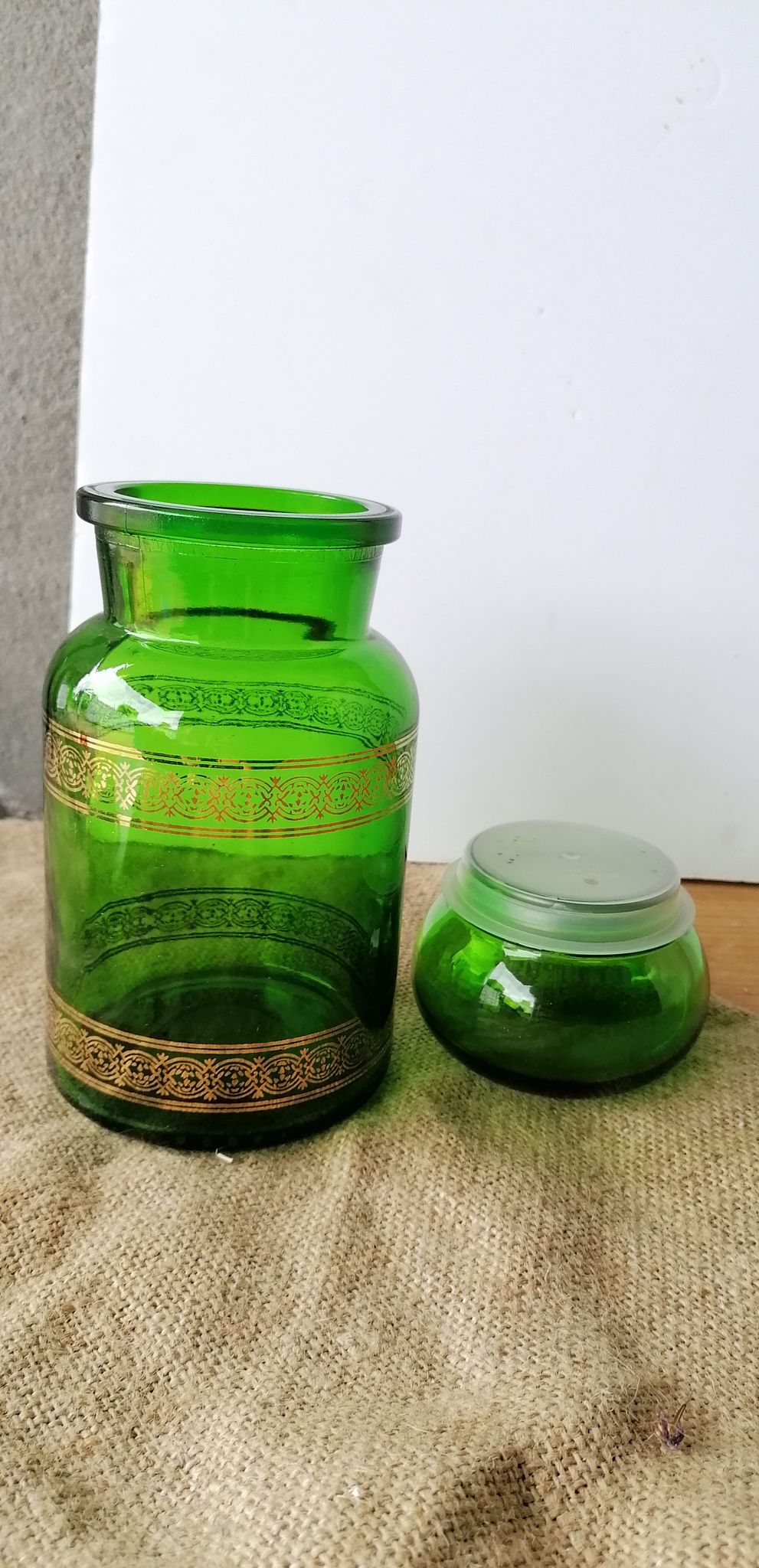 Airtight glass apothecary jar 60s.