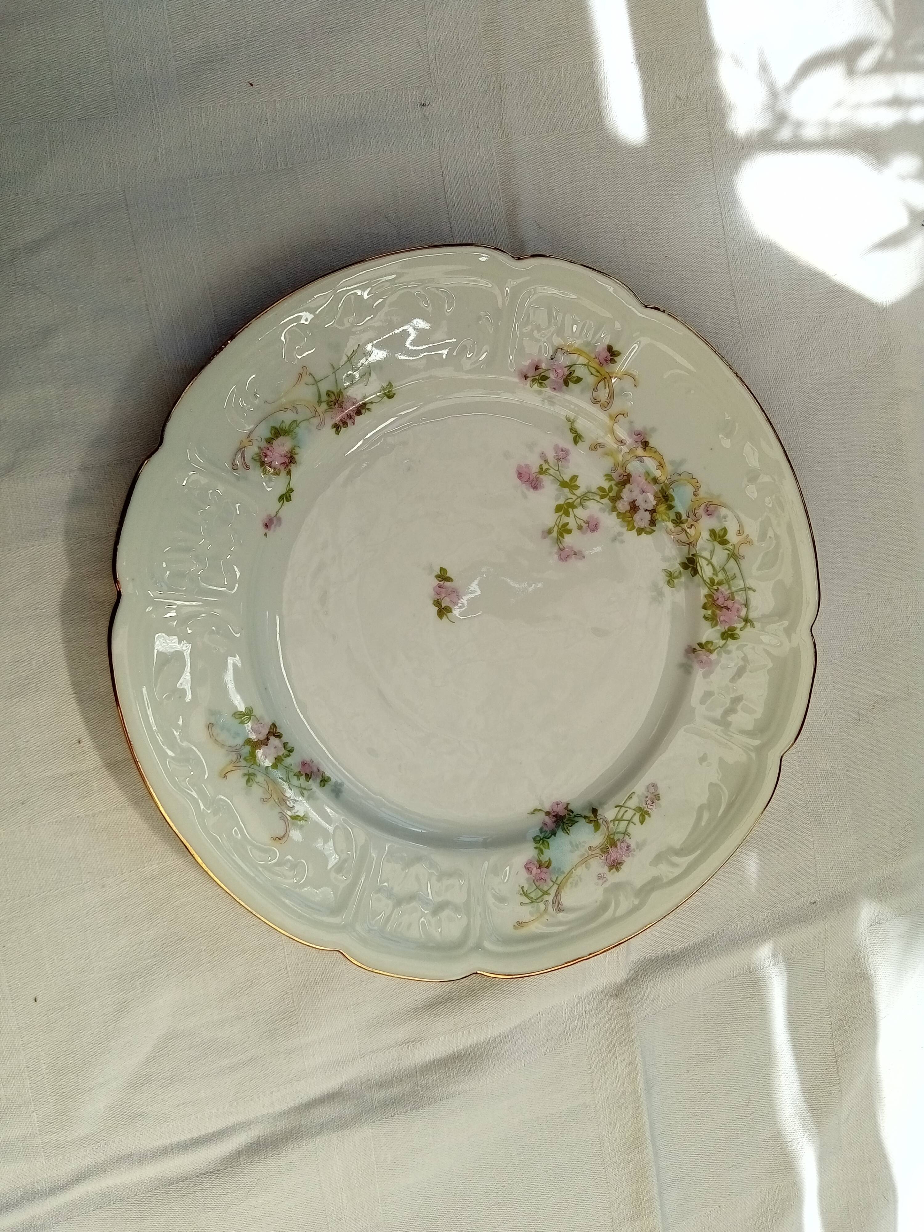 8 old flat plates