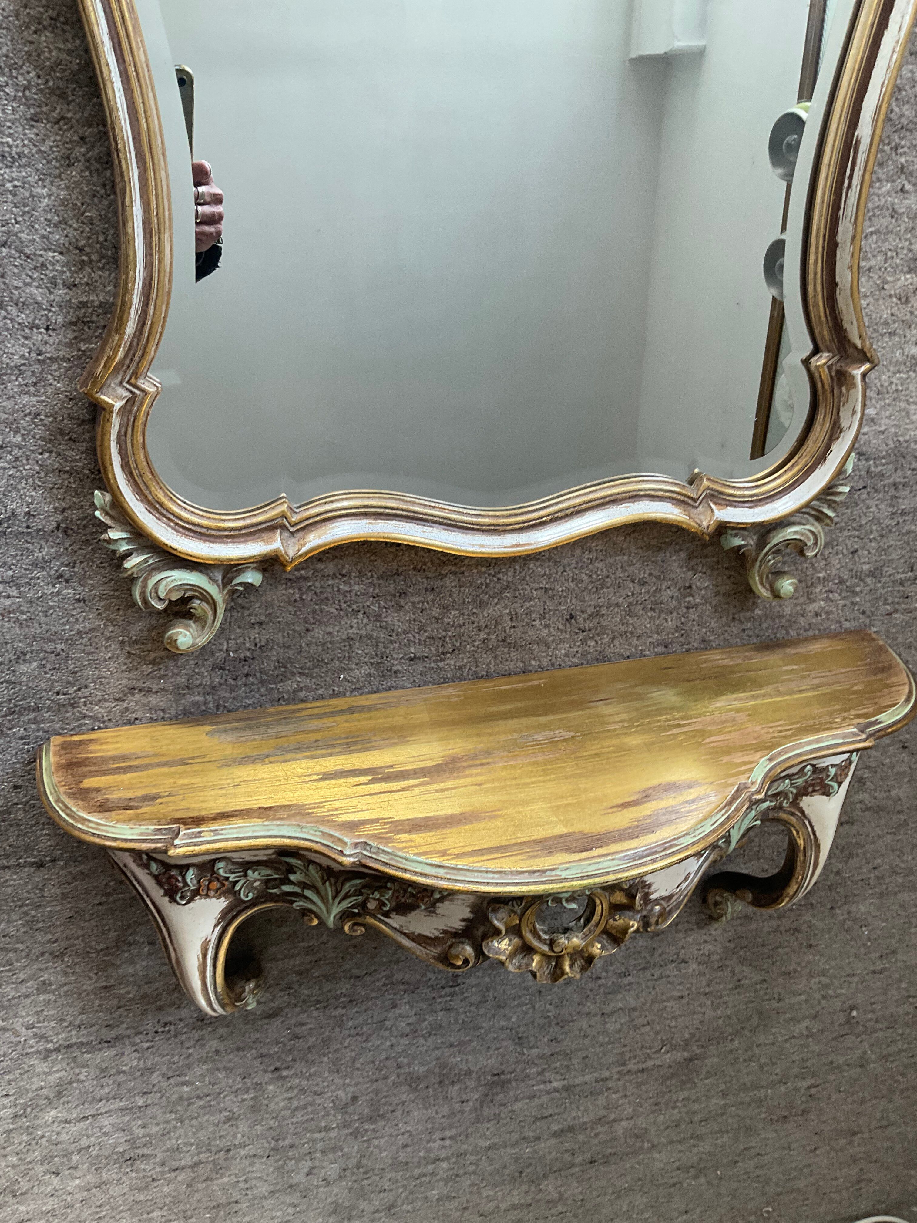 Ancien miroir et console murale en bois sculpté