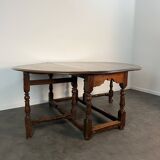 18th-century oak Gateleg drop-leaf dining table