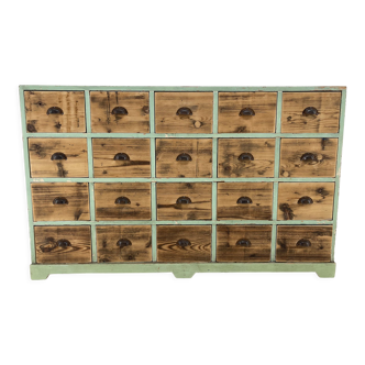 Armoire industrielle vintage en bois avec poignées d'origine, années 1930