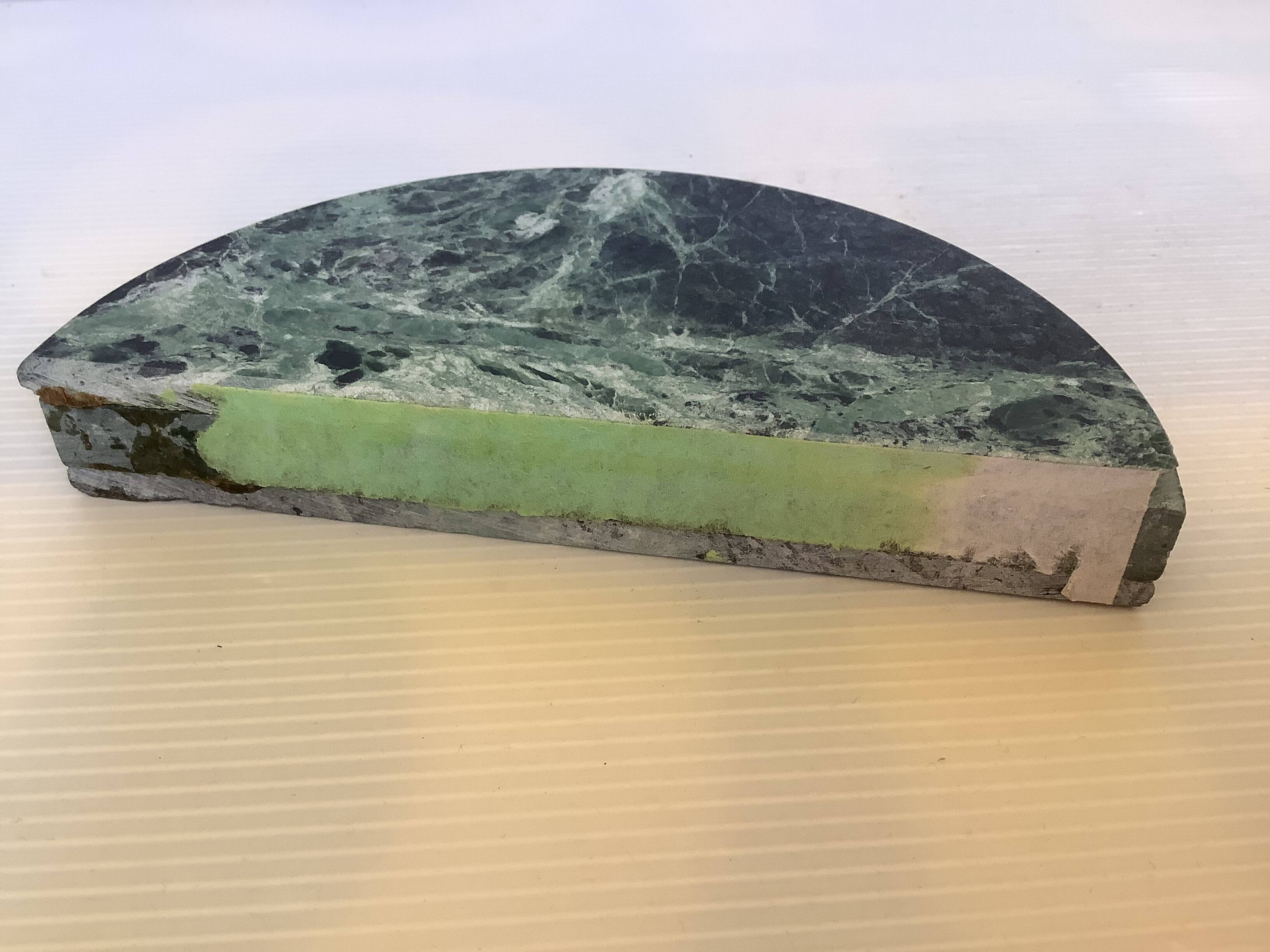 Porte courriers en marbre vert veiné