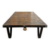 Table basse industrielle : chariot de mine, plateau bois patiné, carrières