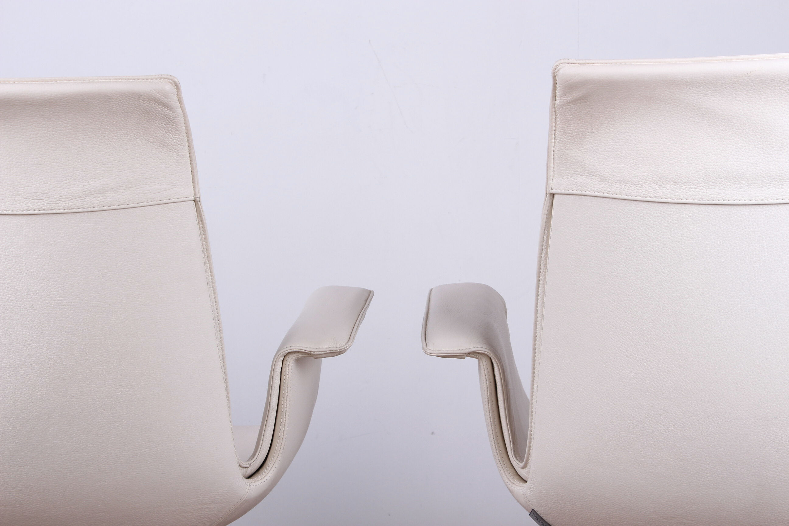 Pair of danish armchairs in leather and steel, model fk 6725 or "tulip chair" by Preben Fabricius