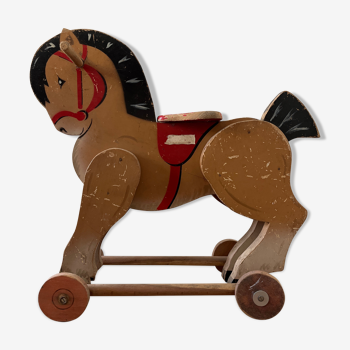 Wheeled horse