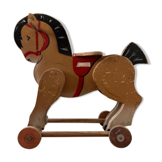 Wheeled horse