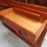 Vitrine de cuisine vintage avec portes coulissantes