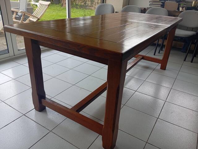 Large rectangular dining table in solid oak in a neo-rustic style.