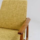 Fauteuil vintage olive vert design by H.Lis