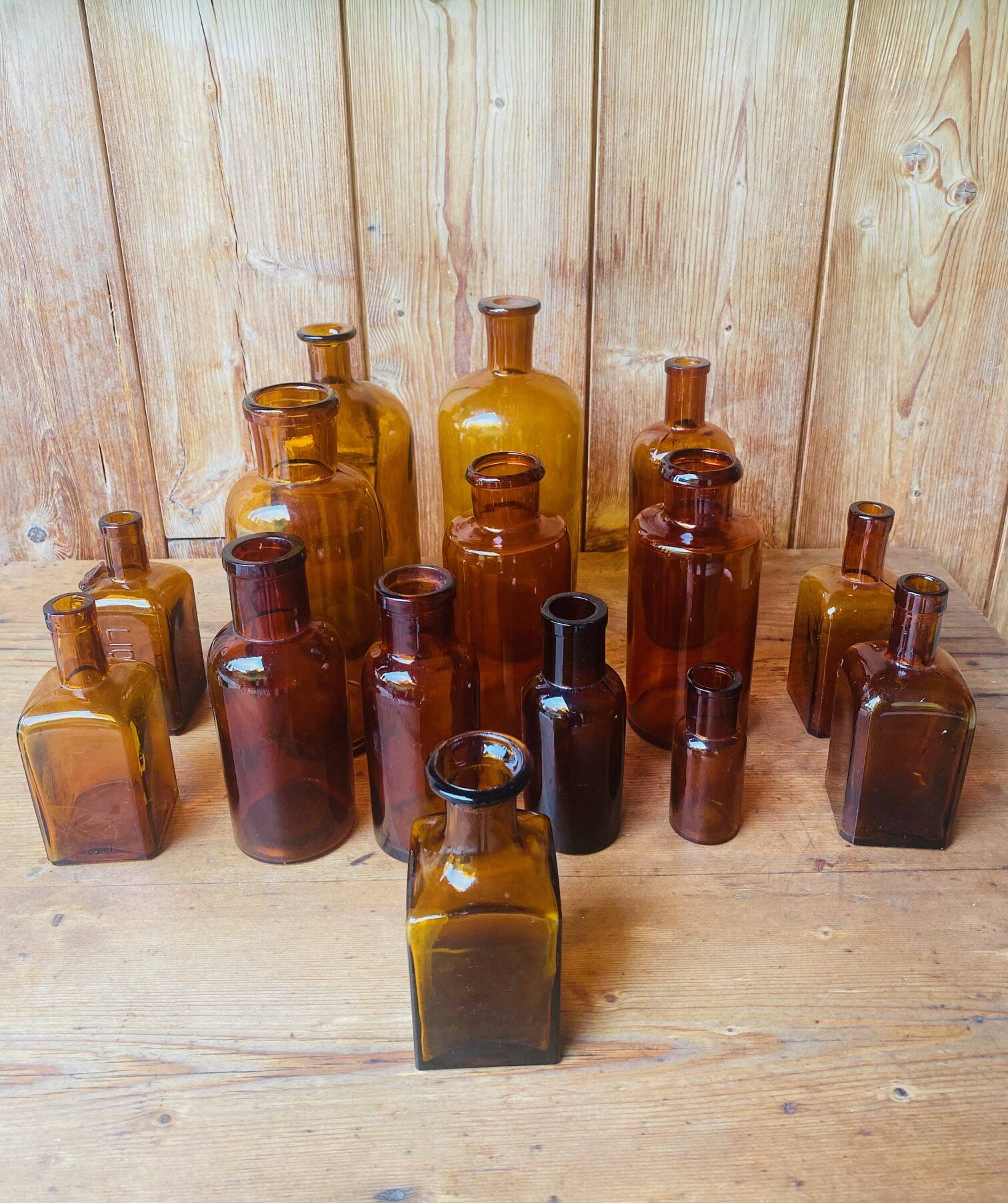 Flacons apothicaire en verre ambré. Lot de 15