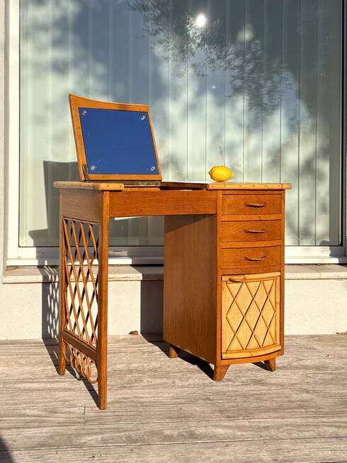 Vintage rattan hairdresser