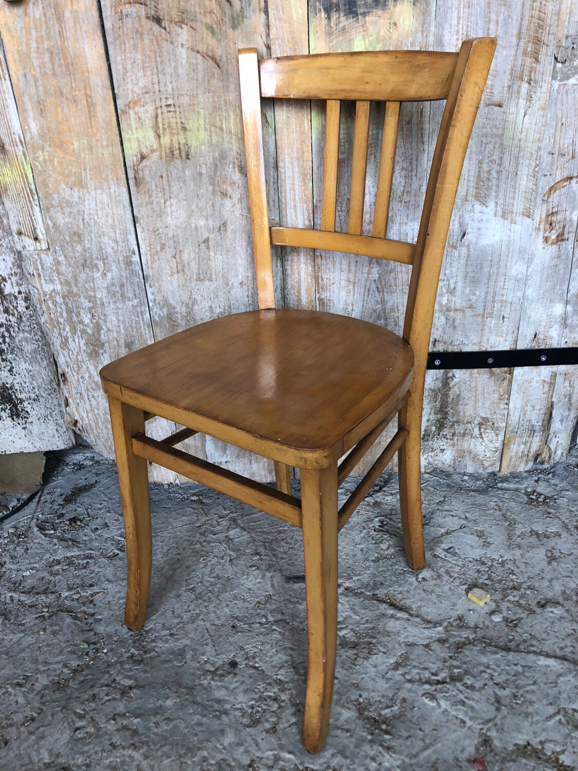 Chaise bistrot en bois clair années 70 vintage